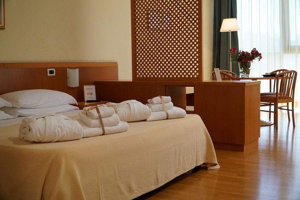 Tursport Aparthotel Таранто Екстериор снимка